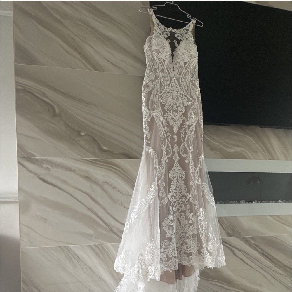 Wedding Dress Essense of Australia D3153IV11